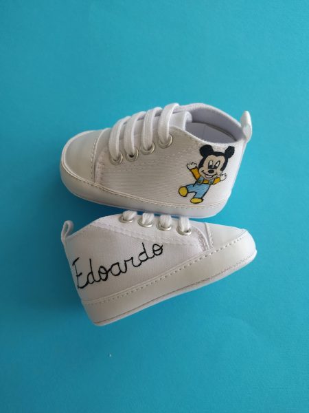 Scarpette Topolino in piedi