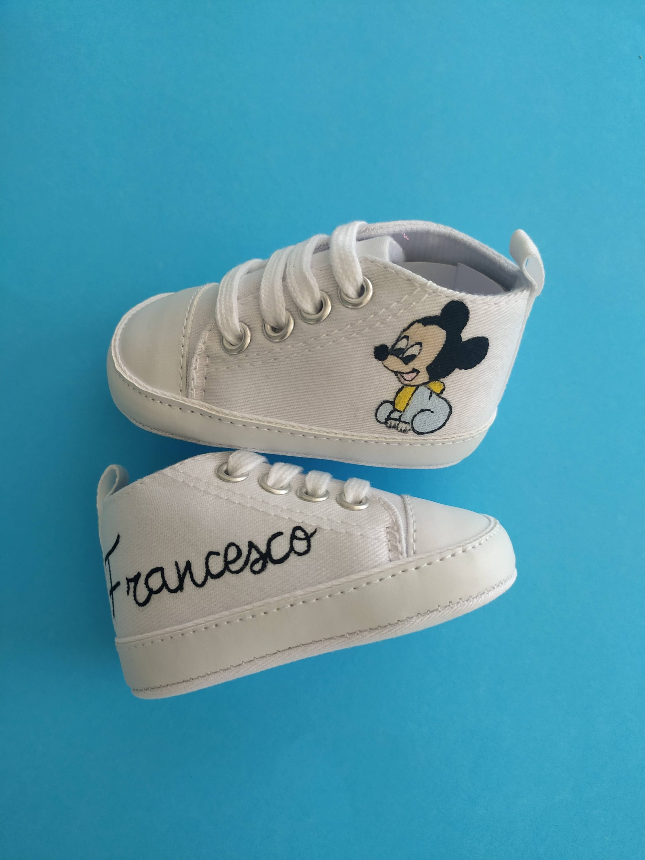 Scarpette topolino seduto