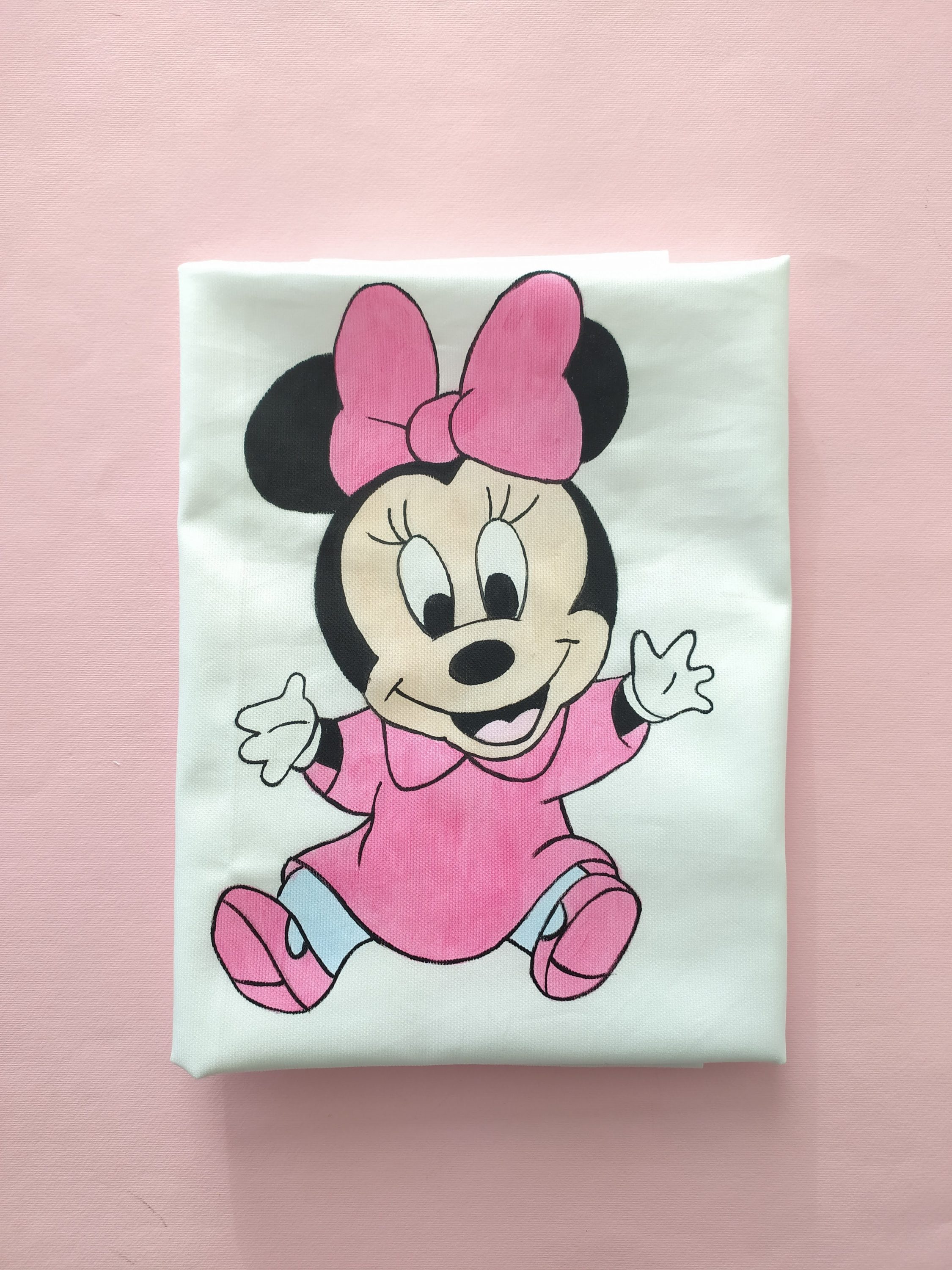 Copertina Minnie braccia aperte